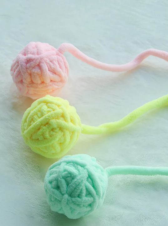 Kwispelwinkel | Kleurrijke Garenbal met Belletje voor Katten